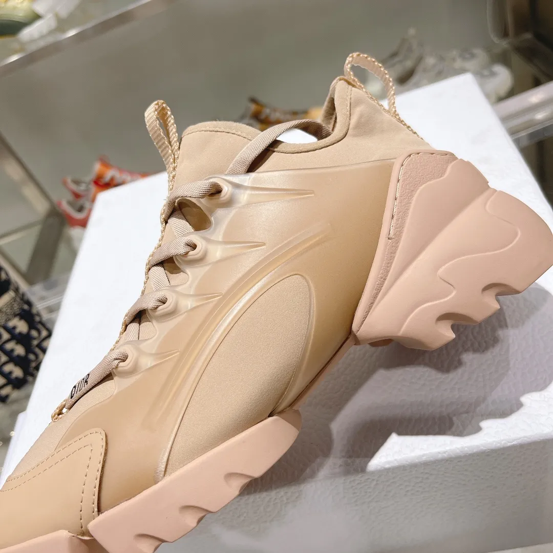 👟👟Ex-factory price 460👟👟 Dior sports dad shoes, your ideal high-end quality customization, a new product created by Crusie “J’ADI*R” at the first major show of Paris Fashion Week‼ ️Molded from the original board, all details are welcome to be appraised and compared 🔥 Upper: Original imported customized Lycra surface with soft silk cowhide Inner: soft, comfortable and breathable Foot pads: cowhide injection molded feet, original molded color matching Logo webbing Original molded 3D film combination Original molded anti-slip combination outsole! Original packaging consistent! Number of yards: 35-41 yards (custom-made sizes 41 are non-refundable)